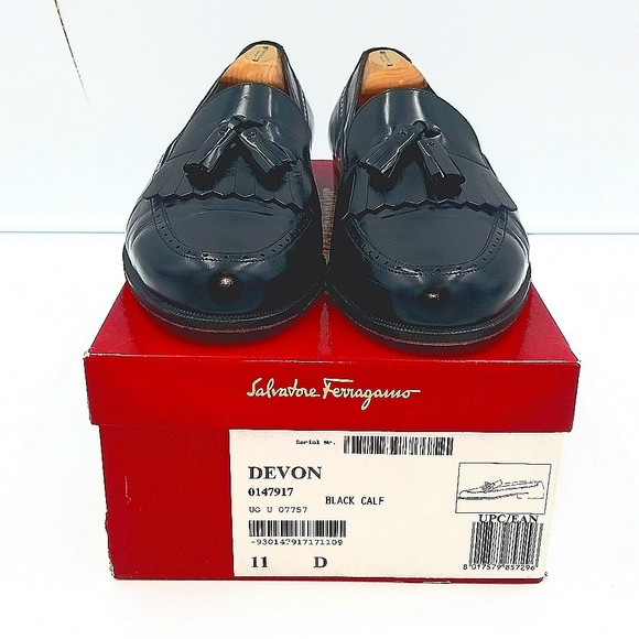 Crafted of leather, these moccasin loafers by Salvatore Ferragamo main image 4
